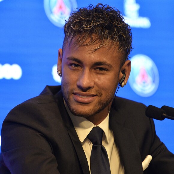 Neymar foi chamado de 'mercenário' pela torcida do Barcelona