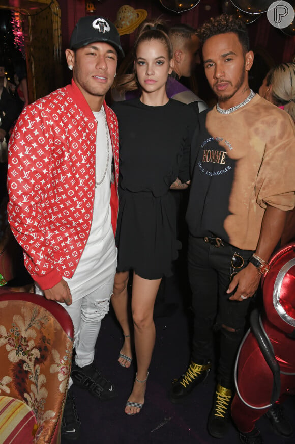 Neymar, Barbara Palvin e Lewis Hamilton se reuniram com outras modelos, incluindo Sara Sampaio, no restaurante  Knightsbridge após festa de grife