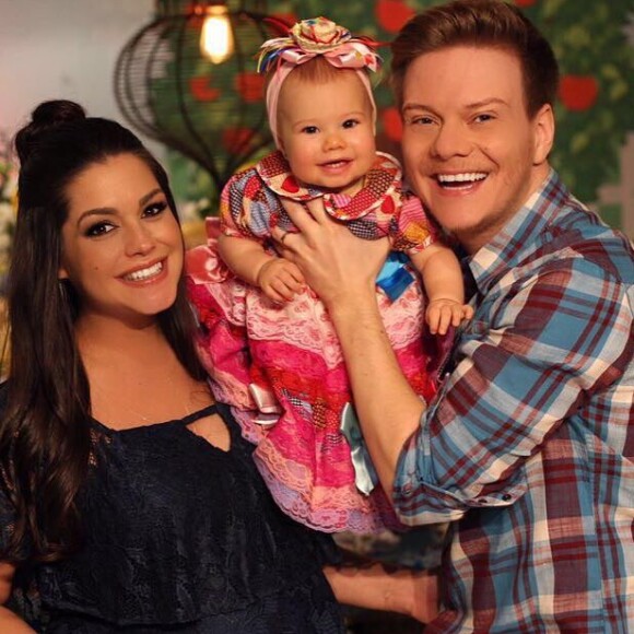 'A Melinda já sabe andar, está mais soltinha e independente. É extremamente carinhosa e apaixonada por ele, mas tem personalidade forte', avaliou Thais Fersoza