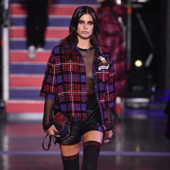 
Neymar foi a um desfile da marca Tommy Hilfiger acompanhar, na primeira fila, um desfile de Sara Sampaio



