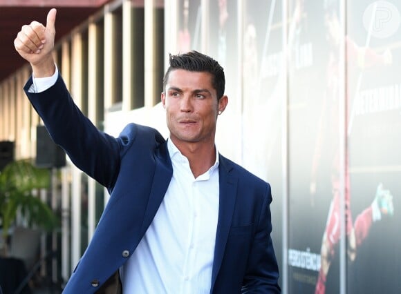 Cristiano Ronaldo e a namorada, Georgina Rodríguez, esteviram em Lisboa, onde a modelo assistiu um jogo no Estádio de Alvalade