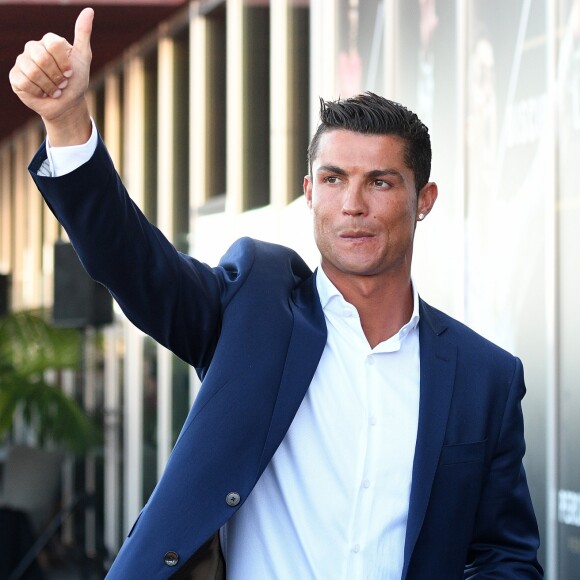 Cristiano Ronaldo e a namorada, Georgina Rodríguez, esteviram em Lisboa, onde a modelo assistiu um jogo no Estádio de Alvalade