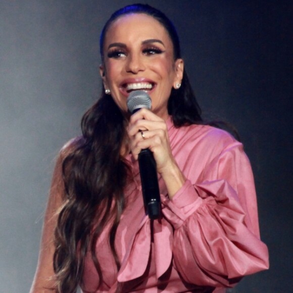 Contato com multidão pode abaixar imunidade de Ivete Sangalo, grávida de gêmeas, aos 45 anos