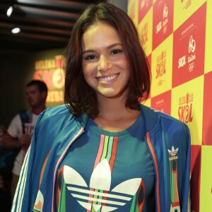 Com contrato rompido com Adidas, Bruna Marquezine treina com look confortável da Nike