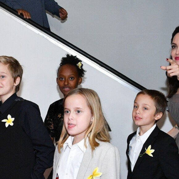 'Quando eu vi Maddox e Pax trabalhando com outra equipe, e eles estavam sendo parte dela... Maddox com seus compatriotas criando, falando, trabalhando e apenas sendo natural, foi simplesmente maravilhoso. Eu acho que isso ajudou ele a crescer e evoluir de uma forma que eu não poderia fazer', disse Angelina Jolie