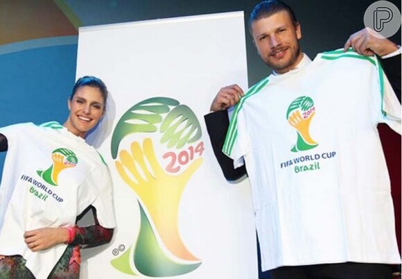 Fernanda Lima e Rodrigo Hilbert vestiram a camisa da Copa do Mundo 2014