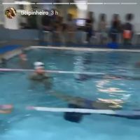 Ticiane Pinheiro filma filha, Rafaella Justus, em aula de natação: 'Peixinho'