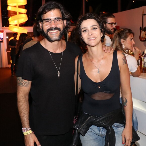 'Ele disse que viria e eu só falei 'tudo bem, amor'. Eu apoio. Está aprovadíssimo', afirmou Letícia, mulher de Juliano Cazarré