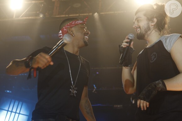Luan Santana se divertiu com Nego do Borel em show na noite de quinta-feira, 21 de setembro de 2017