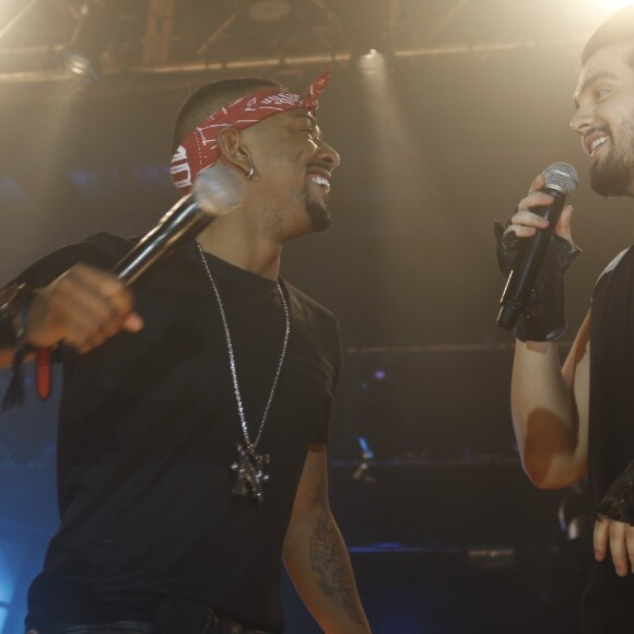 Luan Santana se divertiu com Nego do Borel em show na noite de quinta-feira, 21 de setembro de 2017
