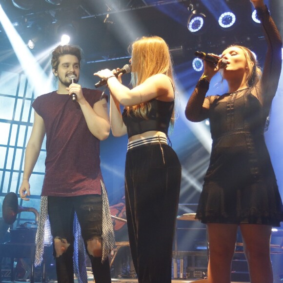 Larissa Manoela cantou com Luan Santana e Tiago Abravanel em show