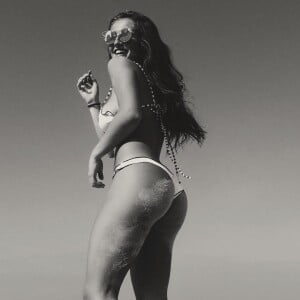 Bruna Griphao já foi elogiada pela boa forma ao postar fotos de biquíni na praia