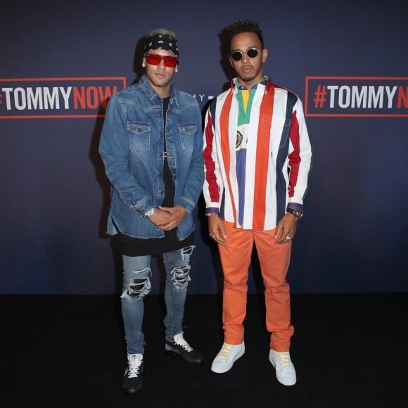 O atacante e o piloto também foram vistos juntos em desfile da Tommy Hilfiger