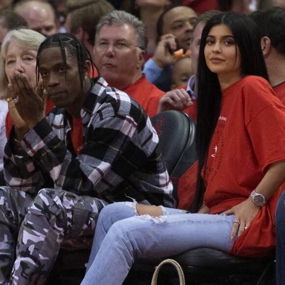 Kylie Jenner pode estar grávida de uma menina, fruto do seu relacionamento com Travis Scott