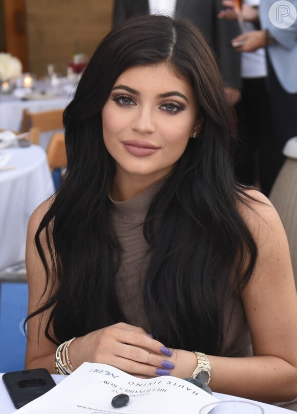 Kylie Jenner, irmã mais nova de Kim Kardashian, teria falado sobre a gravidez com amigos