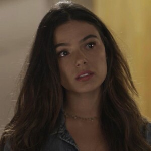 Ritinha (Isis Valverde) é expulsa de casa por Joyce (Maria Fernanda Cândido) e procura abrigo na casa de Aurora (Elizângela), na novela 'A Força do Querer'