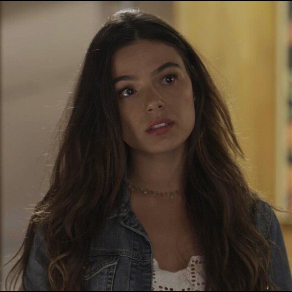 Ritinha (Isis Valverde) é expulsa de casa por Joyce (Maria Fernanda Cândido) e procura abrigo na casa de Aurora (Elizângela), na novela 'A Força do Querer'