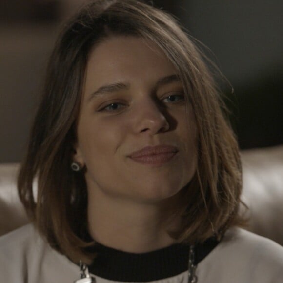 Cibele (Bruna Linzmeyer) descobre que Ritinha (Isis Valverde) é bígama e a desmascara, na novela 'A Força do Querer'