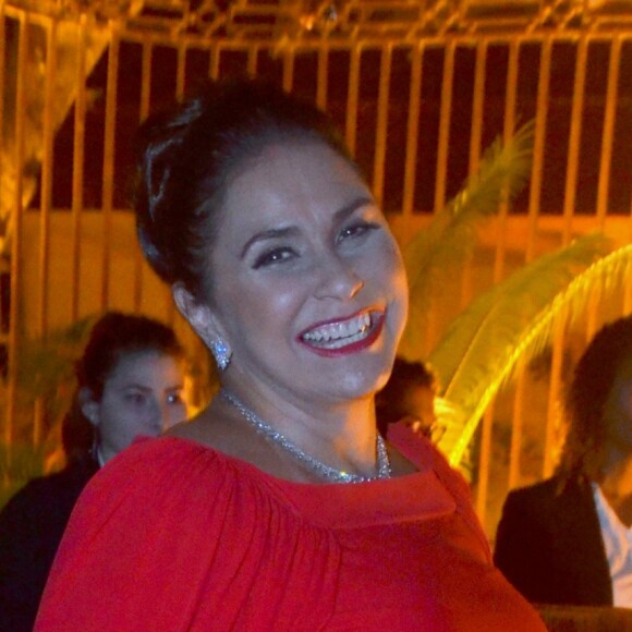Fafá de Belém prestigiou o casamento de Glenda Kozlovski com o dentista e empresário Luis Tepedino, no restaurante Prado, no Jockey Club do Rio de Janeiro, na noite de sexta-feira, 22 de setembro de 2017