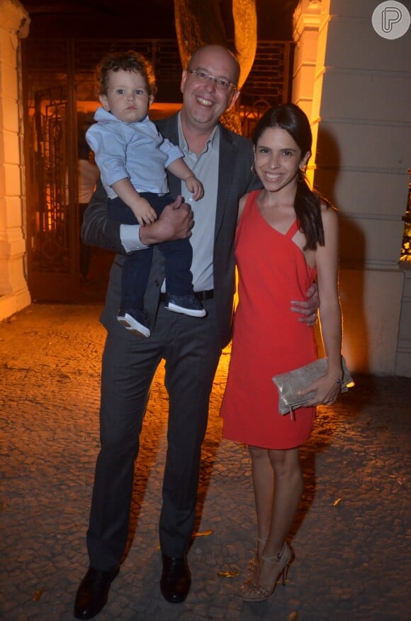 Alex Escobar, acompanhado da esposa e filho, prestigiou o casamento de Glenda Kozlovski com o dentista e empresário Luis Tepedino, no restaurante Prado, no Jockey Club do Rio de Janeiro, na noite de sexta-feira, 22 de setembro de 2017