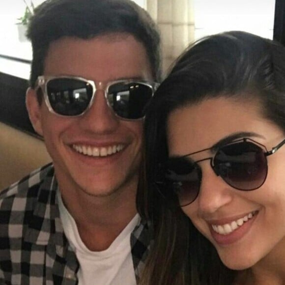 'Deu certo, os 4 meses que ficamos juntos. Agora é respeitar esse momento e fazer escolhas. É trabalhar e torcer um pelo outro', acrescentou Vivian Amorim