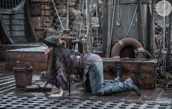 Na novela 'Novo Mundo', Elvira (Ingrid Guimarães) foi sequestrada pelos piratas e teve que novamente se submeter a trabalhos forçados no navio