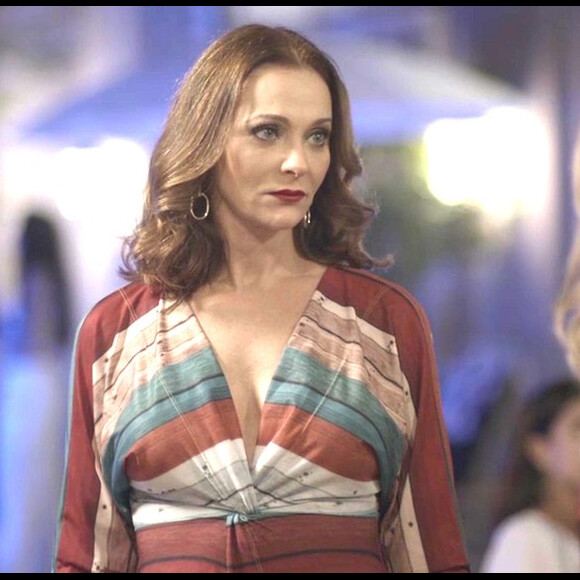 Sandra Helena (Nanda Costa) enfrenta Valkíria (Alexandra Richter) no tribunal, na novela 'Pega Pega'