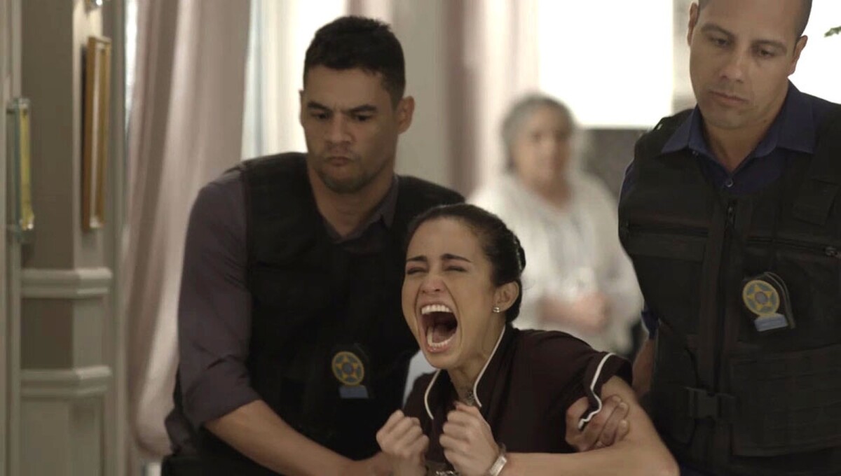 Foto: Sandra Helena (Nanda Costa) será presa, na novela 'Pega Pega ...