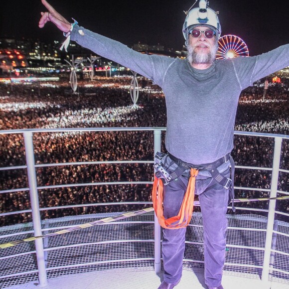Fábio Assunção desce na tirolesa no Rock in Rio