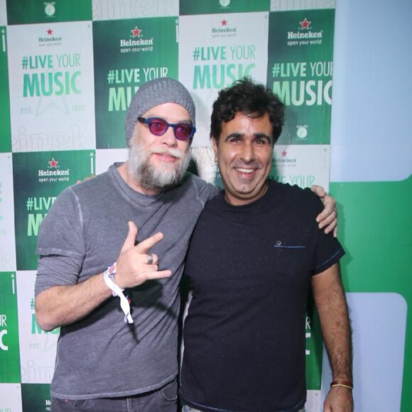 Fábio Assunção posa com o ator Orã Figueiredo
