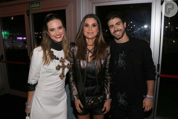 Juliana Paiva e Juliano Laham posam com Flávia Alessandra na área VIP do Rock in Rio