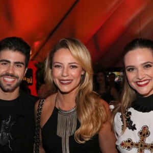 Juliana Paiva e Juliano Laham posam com Paolla Oliveira, na área VIP do Rock in Rio