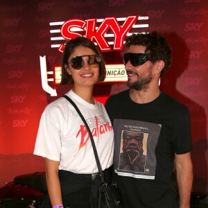 Sophie Charlotte e Daniel de Oliveira assistiram os shows das bandas The Who e Guns N'Roses do camarote SKy