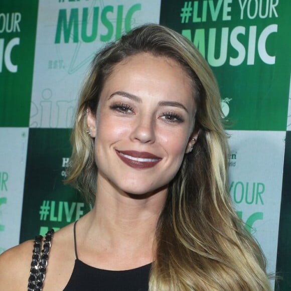 Paolla Oliveira quer continuar treinando luta após 'A Força do Querer', em 24 de setembro de 2017