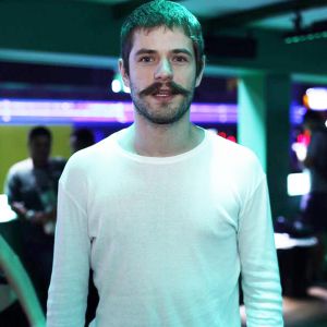 Maurício Destri exibiu o novo visual no Rock in Rio, no domingo, 24 de setembro de 2017