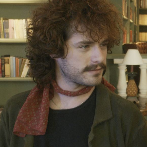 Maurício Destri estava com cabelo comprido na supersérie 'Os Dias Eram Assim'