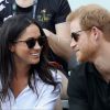 Príncipe Harry e Meghan Markle fizeram a primeira aparição pública oficial como casal