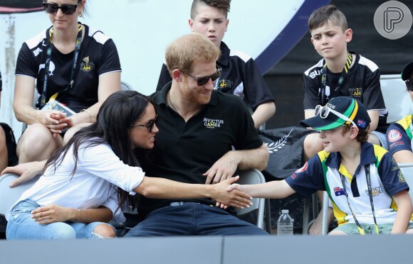 Príncipe Harry e Meghan Markle marcaram presença em evento paraolímpico que acontece no Canadá