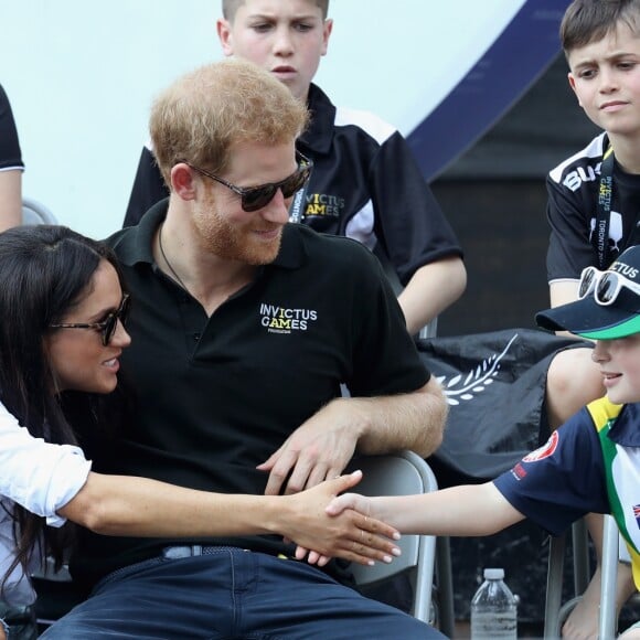 Príncipe Harry e Meghan Markle marcaram presença em evento paraolímpico que acontece no Canadá