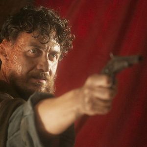 Thomas (Gabriel Braga Nunes) tentou matar Anna (Isabelle Drummond) e foi assassinado por Fred Sem Alma (Leopoldo Pacheco), no último capítulo da novela 'Novo Mundo'