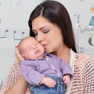 Thais Fersoza e Michel Teló comemoram 2 meses do filho, Teodoro, nesta segunda-feira, dia 25 de setembro de 2017