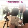 Giovanna Ewbank se diverte com Títi em bastidores de gravação nesta segunda-feira, dia 25 de setembro de 2017