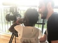 Giovanna Ewbank se diverte com Títi em bastidores de gravação: 'Diretora'. Vídeo