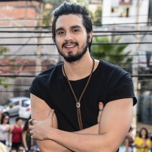 Luan Santana anuncia mudança para heavy metal e fãs apostam ser brincadeira nesta segunda-feira, dia 25 de setembro de 2017