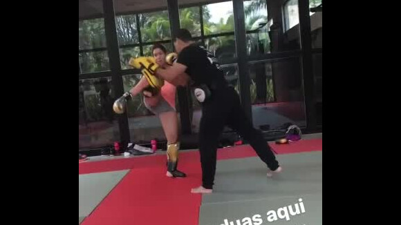 Patricia Abravanel, aos seis meses de gravidez, exibiu seu treino de boxe no Instagram, nesta terça-feira, 26 de setembro de 2017