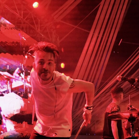 Junior Lima, que será pai de Otto, fruto da sua união com a designer de jóias, Mônica Benini, contou que não expor o filho na mídia: 'Não pretendo mostrar muito o meu filho (em revistas e na televisão), quero aliviar isso o máximo possível'