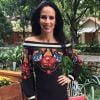 Ana Furtado deixou os ombros à mostra com um vestido midi da marca Farm para o 'É de Casa' do dia 5 de agosto de 2017