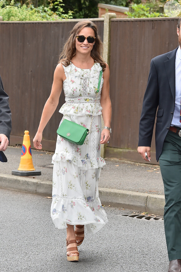 A irmã de Kate Middleton, Pippa, também optou pelas flores com um vestido Max Mara para a mesma ocasião