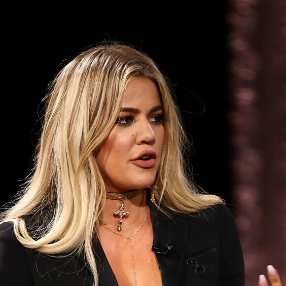 De acordo com o TMZ, Khloé só vai anunciar sua gravidez após Kylie Jenner