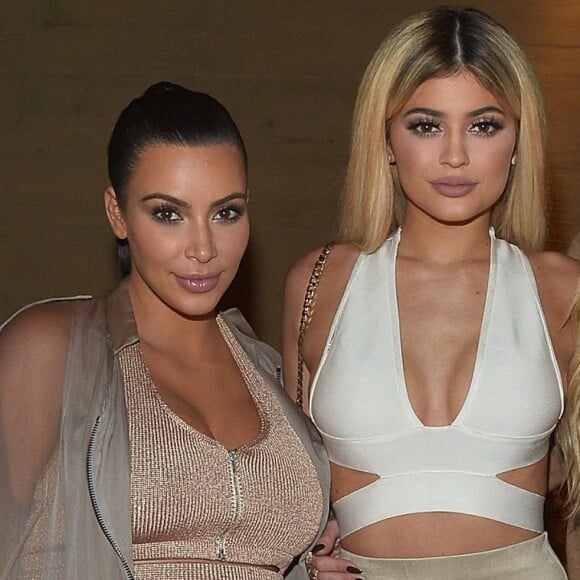 Kim Kardashian negou estar chateada com a gravidez de Kylie: 'Falso'